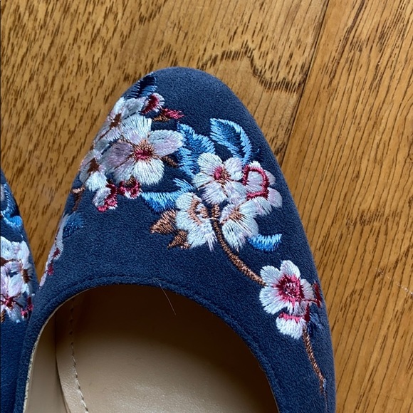 Navy floral White House black market heels - Picture 3 of 6